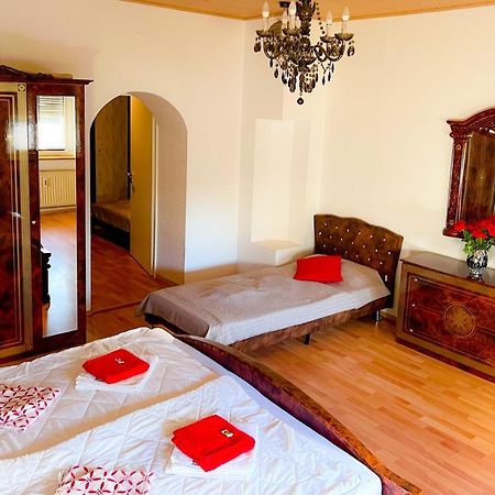 "Casa20200" 2 X Apartments Je 150Qm Fuer Business, Familien, Gruppen, Handwerker 15Min Von Berlin, Erdbeerhof, Outlet B5, 5Min Vom See Falkensee !! 2 Apartment Each 150Qm For Business , Families 15Min From Berlin!! Eksteriør bilde