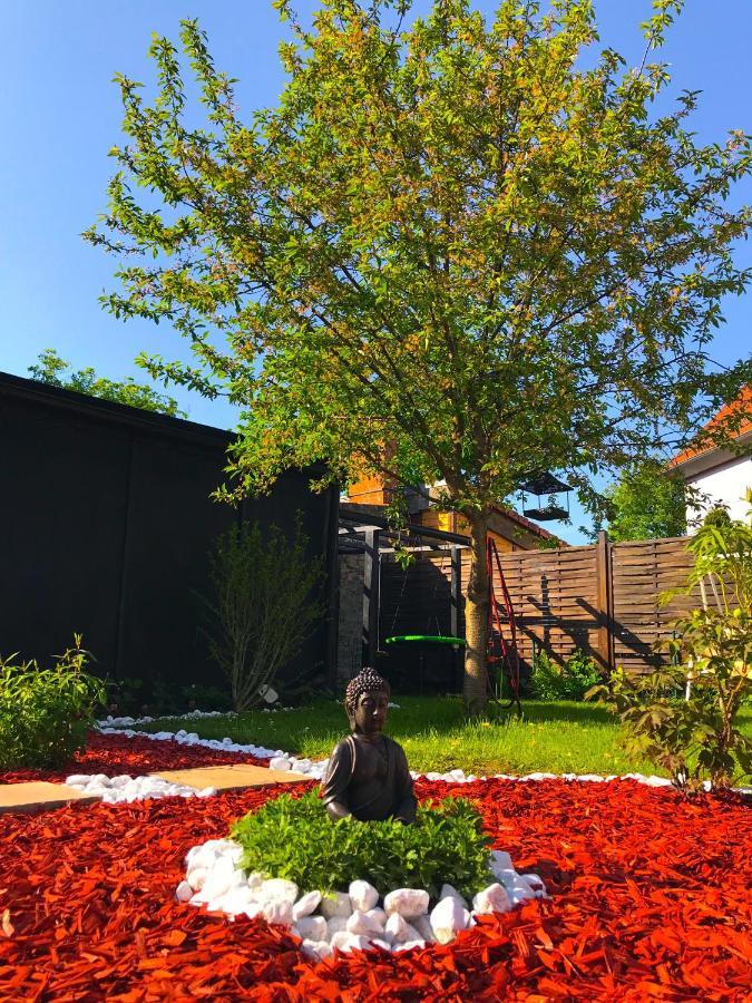 "Casa20200" 2 X Apartments Je 150Qm Fuer Business, Familien, Gruppen, Handwerker 15Min Von Berlin, Erdbeerhof, Outlet B5, 5Min Vom See Falkensee !! 2 Apartment Each 150Qm For Business , Families 15Min From Berlin!! Eksteriør bilde