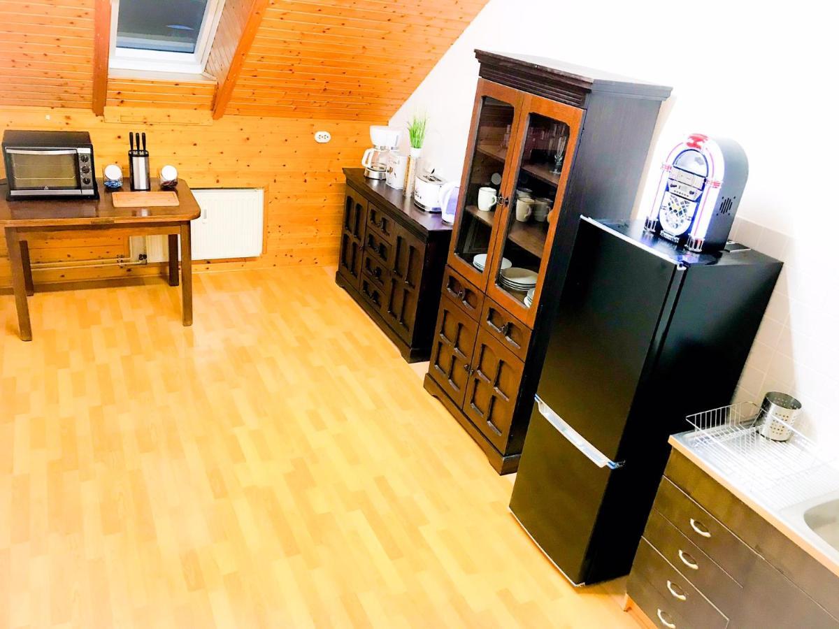 "Casa20200" 2 X Apartments Je 150Qm Fuer Business, Familien, Gruppen, Handwerker 15Min Von Berlin, Erdbeerhof, Outlet B5, 5Min Vom See Falkensee !! 2 Apartment Each 150Qm For Business , Families 15Min From Berlin!! Eksteriør bilde