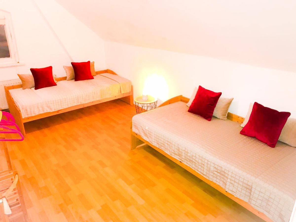 "Casa20200" 2 X Apartments Je 150Qm Fuer Business, Familien, Gruppen, Handwerker 15Min Von Berlin, Erdbeerhof, Outlet B5, 5Min Vom See Falkensee !! 2 Apartment Each 150Qm For Business , Families 15Min From Berlin!! Eksteriør bilde