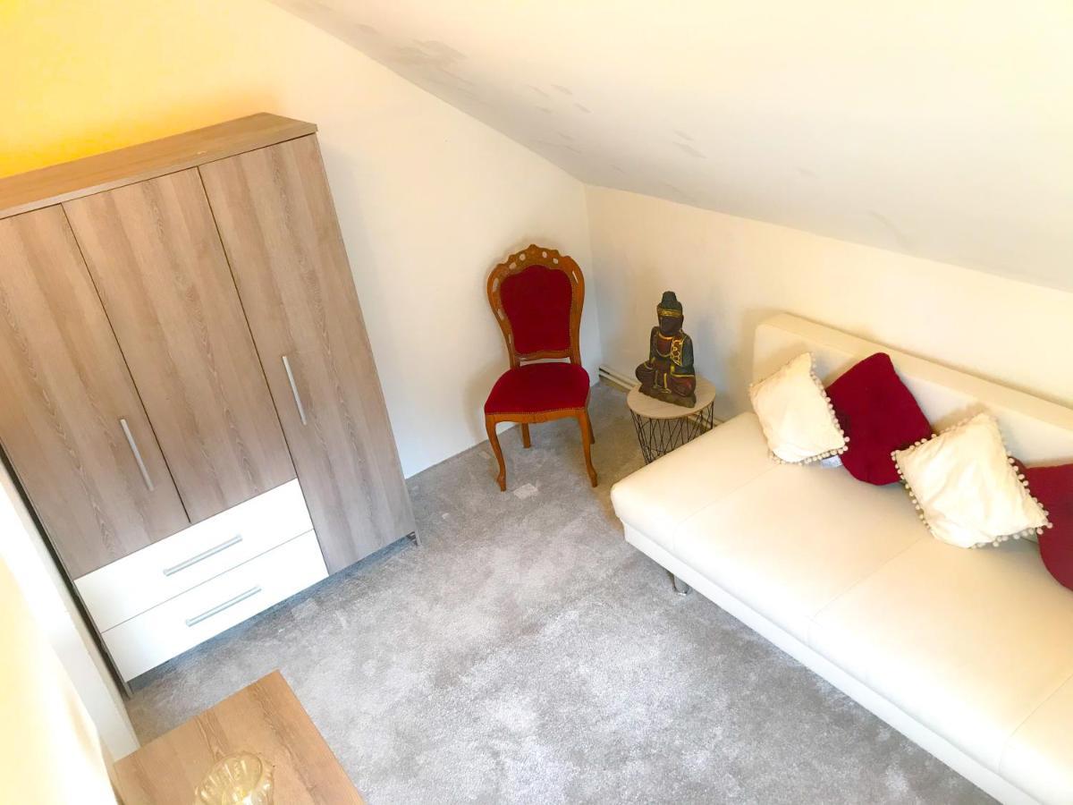 "Casa20200" 2 X Apartments Je 150Qm Fuer Business, Familien, Gruppen, Handwerker 15Min Von Berlin, Erdbeerhof, Outlet B5, 5Min Vom See Falkensee !! 2 Apartment Each 150Qm For Business , Families 15Min From Berlin!! Eksteriør bilde