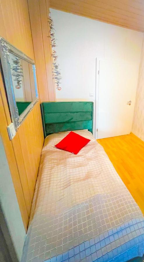 "Casa20200" 2 X Apartments Je 150Qm Fuer Business, Familien, Gruppen, Handwerker 15Min Von Berlin, Erdbeerhof, Outlet B5, 5Min Vom See Falkensee !! 2 Apartment Each 150Qm For Business , Families 15Min From Berlin!! Eksteriør bilde